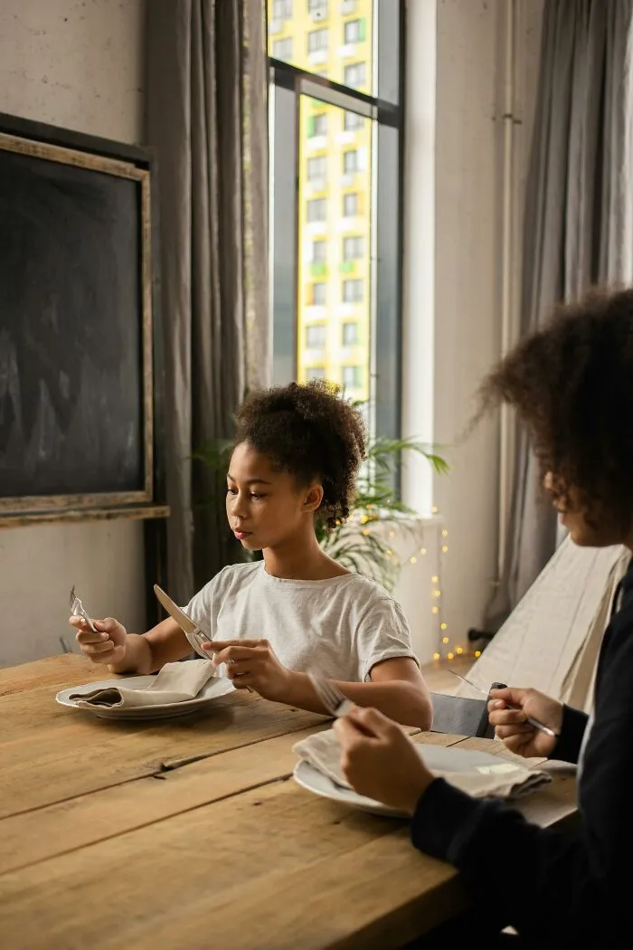 "Absence Of Critical Thinking": 30 Social Trends That Worry People