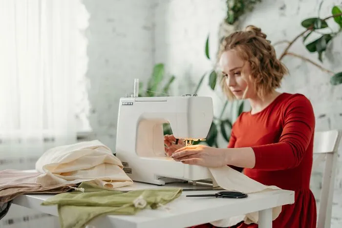 "Cutting Out Amazon Prime": 34 Folks Reveal Frugal Hacks They Plan to Implement In 2025