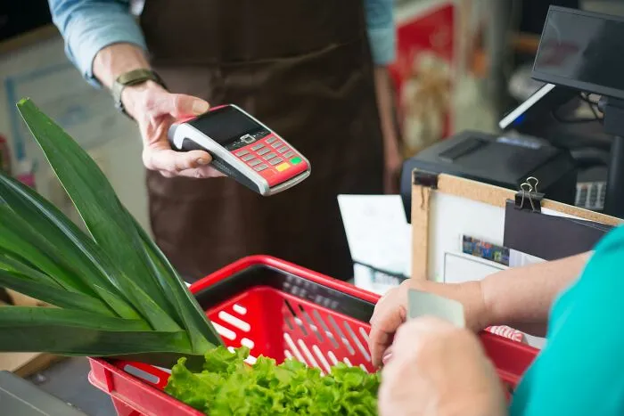 "Cutting Out Amazon Prime": 34 Folks Reveal Frugal Hacks They Plan to Implement In 2025