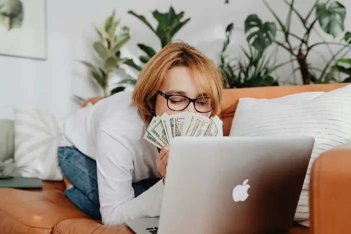People Online List The 29 Biggest Scams In History That They Have Witnessed, Spark Discussion Online