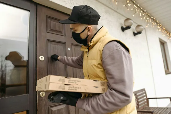 50 Times Deliveries Went Off The Rails In The Most Embarrassing Ways