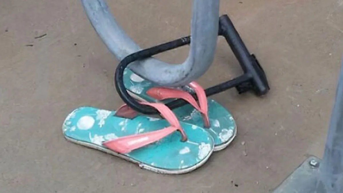 From Bad Decisions To Bizarre Timing, Here Are 40 Cursed Images That Defy Explanation