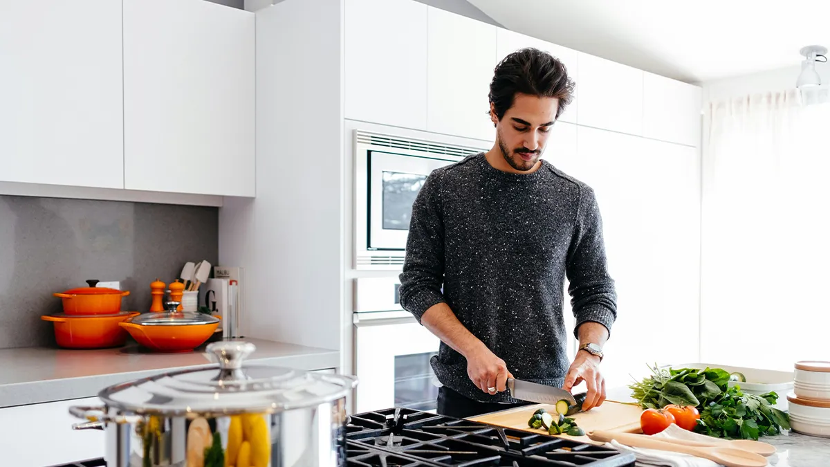 Teen Stops Cooking For Brother’s GF After Her Allergies Magically Keep Changing
