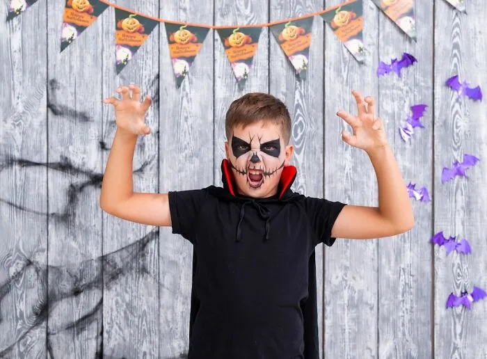 24 Ridiculous, Sad, And Even Creepy Stories Of What Made The “Weird Kid” In School So Weird