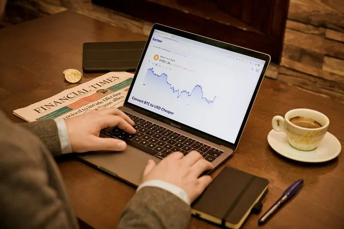 31 Common Myths About Economy And Finance Get Debunked By Netizens In This Viral Thread