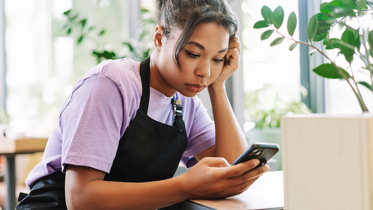 Couple Searches For Server After Long Wait, Refuses To Tip On $200 Bill Because Of What They Found