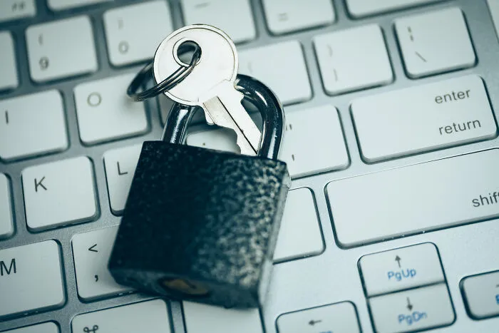People Online List The 29 Biggest Scams In History That They Have Witnessed, Spark Discussion Online