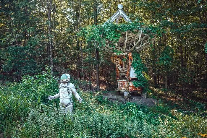 "The Lonely Astronaut": Capturing Self-Portraits In Decaying, Abandoned Environments (40 Pics)