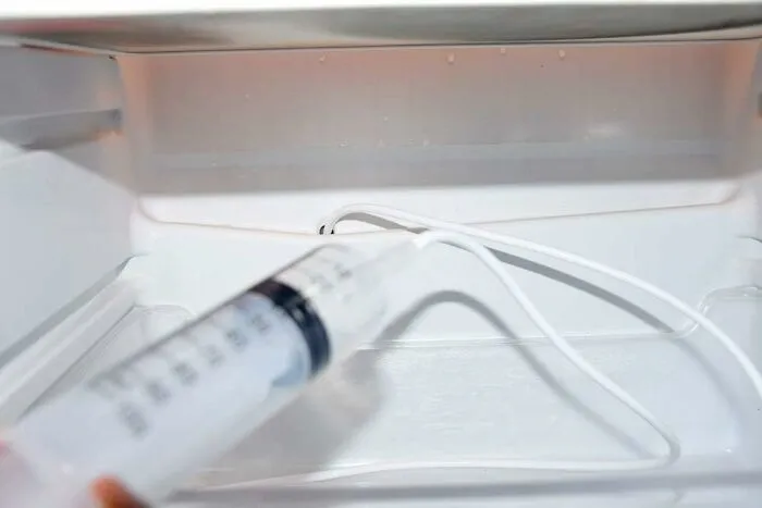 Your Fridge’s Drain Hole Is Clogged Like A Traffic Jam, But The <a Style="Display:inline;" Href="Https://Www.amazon.com/Refrigerator-Cleaning-Reusable-Dredging-Refrigerators/Dp/B08fmtjy4v?crid=1tyd7im3atv2j&dib=eyj2ijoimsj9.p8yvncxdjbj3p2tbmdfga-4emwhqf2tb634-Og-Zxzyhgsconsjilgrh9nettgipajq3vtx9m9hywjogkxtobsqm9u0nigbojoovrocpglonz-1lrox8i4ggvxoz9x-6ieq4snjjyunh5xvs1ctdzayyg1ff5vfwl81st6pb49exnclhmvogafatdbqf48guvedg0at15zcohl8iiw8dvcomzqlhfcmrcz0axf5t7ayrg_v4dhbwkos99fwliluhel1unjyu8an3kteiuoc6rhtumfppugns6aewfo3_w5cd_j52x5mwy5-Ljs57qfjiamq8eshkihxoxxzahwqun60vzcxbn0uoyy-Urgoyhi49rbt1xhx6okfdq13fxf--Wf06vg_z_d5x6ptpx_l3ogp3wqcemrgmriubhcfwfm7_-Tpz3chwpfhjtwgnw7yi.5ean15wklkrp4n_swr7dkrvx2wsvxgqy1jav_yltmxa&dib_tag=se&keywords=fridge+drain+hole+cleaning&qid=1740572988&sprefix=fridge+drain+hole+cleaning%2caps%2c202&sr=8-10&linkcode=ll1&tag=bpwombat-20&linkid=41e11d987656c58fe8e6786f3006d8ac&language=en_us&ref_=as_li_ss_tl" Target="_blank"><span Style="Font: Inherit; Color: #d74b1f;"> Refrigerator Drain Hole Clog Remover Kit </Span> Is Here To Clear The Way And Keep Things Flowing