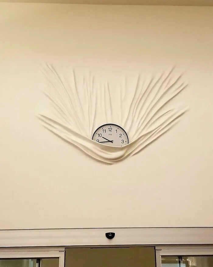 33 Strikingly Weird Images From A Dedicated Page For You To Gawk At