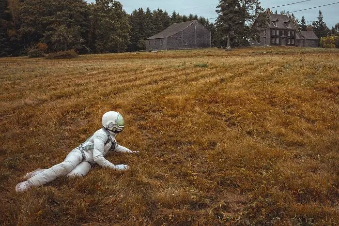 "The Lonely Astronaut": Capturing Self-Portraits In Decaying, Abandoned Environments (40 Pics)