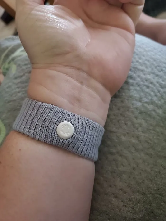Pop On These <a Style="Display:inline;" Href="Https://Www.amazon.com/Sea-Band-Wristband-Anti-Nausea-Acupressure-Sickness/Dp/B001f731n0?ie=utf8&th=1&linkcode=ll1&tag=bpbutterfly-20&linkid=2a6ca0315231e90df339588d83f87d58&language=en_us&ref_=as_li_ss_tl" Target="_blank"><span Style="Font: Inherit; Color: #d74b1f;"> Anti-Nausea Wristbands </Span> And Prepare To Become A Rollercoaster Riding, Boat-Cruising, Zero-Drama Queen, Because Motion Sickness Has Officially Left The Chat