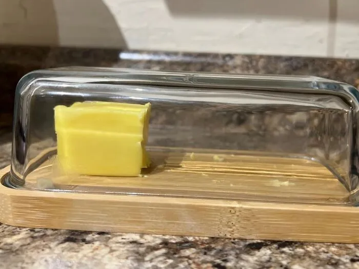 Ready To Leave The Days Of Messy Butter Behind, An <a Style="Display:inline;" Href="Https://Www.amazon.com/Kivy-Glass-Butter-Airtight-Keeps/Dp/B0cpf83jl9?ie=utf8&th=1&linkcode=ll1&tag=bpscorpion-20&linkid=60d7e3249745df7d3c721518fa457819&language=en_us&ref_=as_li_ss_tl" Target="_blank"><span Style="Font: Inherit; Color: #d74b1f;"> Airtight Glass Butter Dish</Span> Will Keep Your Butter Fresh And Look Good Doing It Because, Hey Butter Deserves To Feel Fancy