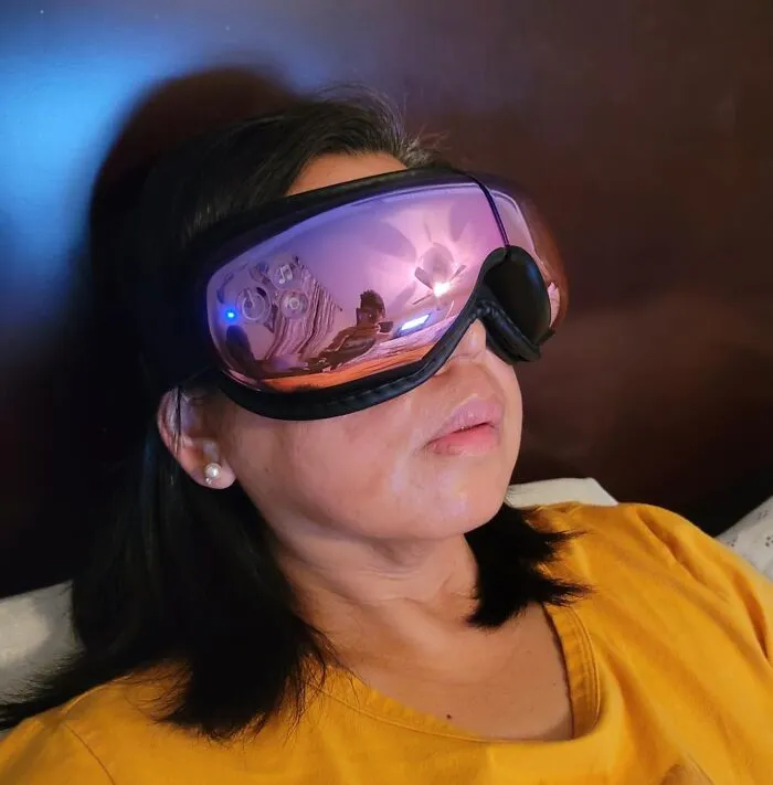 Treat Your Eyeballs To A Spa Day, Minus The Spa Prices - This <a Style="Display:inline;" Href="Https://Www.amazon.com/Renpho-Massager-Compression-Bluetooth-Rechargeable/Dp/B07sm61fct?ie=utf8&th=1&linkcode=ll1&tag=bpfox-20&linkid=f3ec1bfcedae502ebdc5e1ffcea8d3e5&language=en_us&ref_=as_li_ss_tl" Target="_blank"><span Style="Font: Inherit; Color: #d74b1f;"> Eye Massaging Mask </Span> Is Like A Warm Hug For Your Face