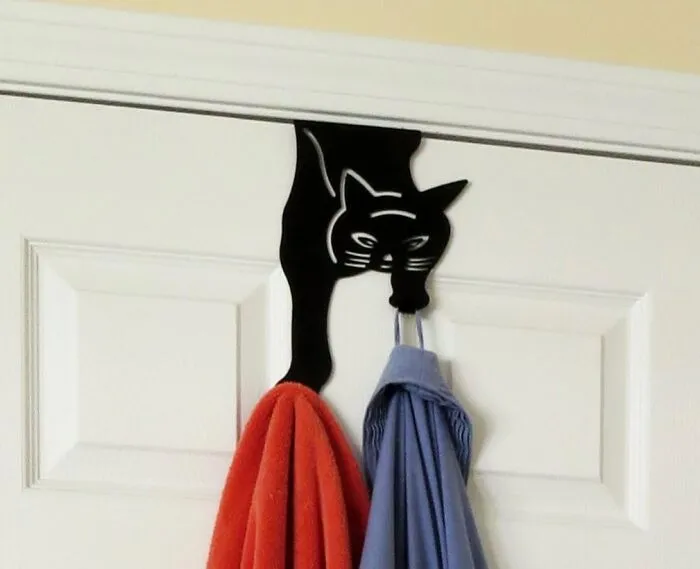 Your Cat Lady Status Just Leveled Up - These Adorable <a Style="Display:inline;" Href="Https://Www.amazon.com/Gp/Product/B01iu3mt16?th=1&linkcode=ll1&tag=bpfox-20&linkid=640550d89cea1b433ec64eee77d734c9&language=en_us&ref_=as_li_ss_tl" Target="_blank"><span Style="Font: Inherit; Color: #d74b1f;"> Over The Door Hooks </Span> Shaped Like Feline Friends Will Hold Your Stuff And Your Heart