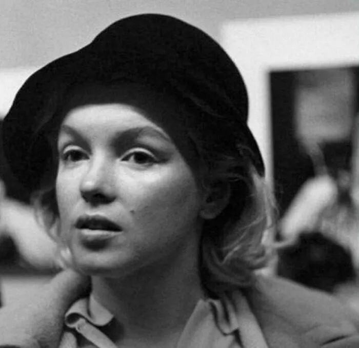 A Stunning Marilyn Monroe Free From Makeup, 1955