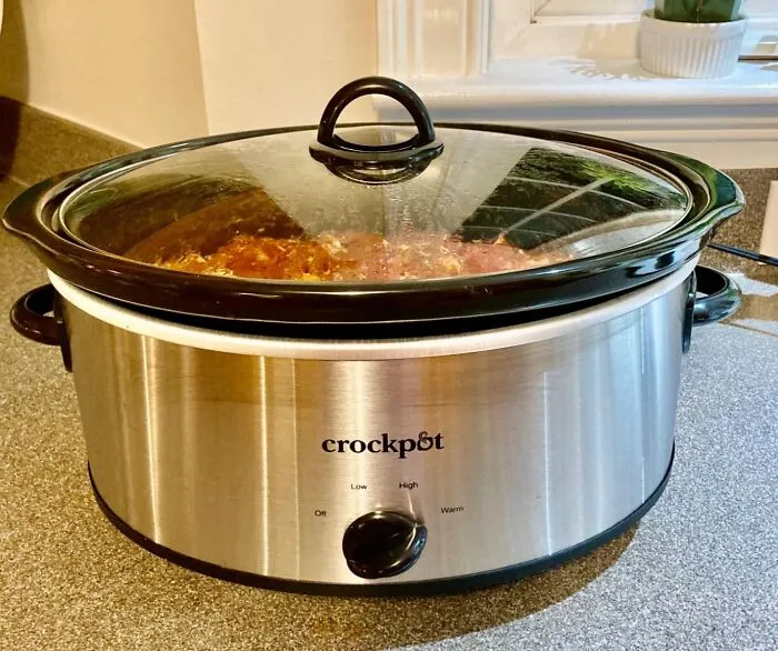 Mealtimes Just Got A Whole Lot Easier With The <a Style="Display:inline;" Href="Https://Www.amazon.com/Crock-Pot-Scv700ss-Stainless-7-Quart-Manual/Dp/B003oajgjo?ie=utf8&th=1&linkcode=ll1&tag=bpparrot-20&linkid=4c395b851aa30e2699491fb1e1bc5551&language=en_us&ref_=as_li_ss_tl" Target="_blank"><span Style="Font: Inherit; Color: #d74b1f;"> 7 Quart Crock Pot </Span> That's The Ultimate Kitchen BFF - Just Toss In Your Ingredients And Let It Handle The Rest