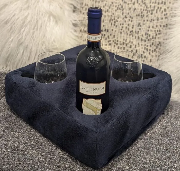 Set The Scene For A Cozy Night In With <a Style="Display:inline;" Href="Https://Www.amazon.com/Cup-Cozy-Pillow-Prevent-Anywhere-Couch/Dp/B0723gjybq?ie=utf8&th=1&linkcode=ll1&tag=bpgrape-20&linkid=30cf29870a39fd74c58585d2527e056a&language=en_us&ref_=as_li_ss_tl" Target="_blank"><span Style="Font: Inherit; Color: #d74b1f;">the Cozy Cup Pillow Tray</Span>! Because Sharing Is Caring— Especially When It Comes To Snacks