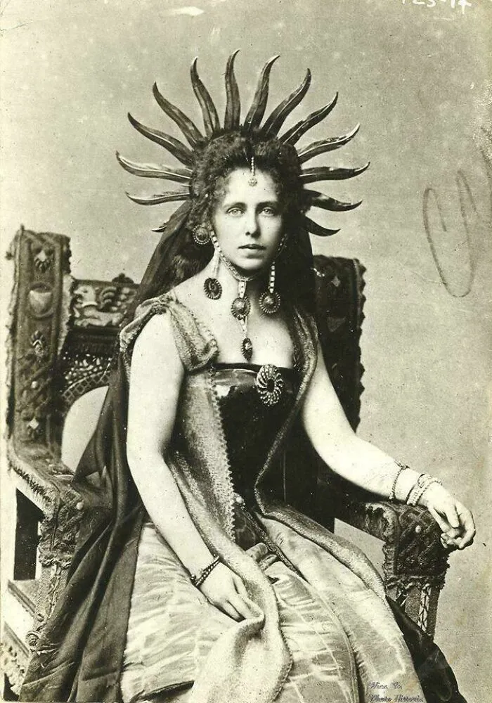 Su Majestad la Reina Marie de Rumanía, 1896