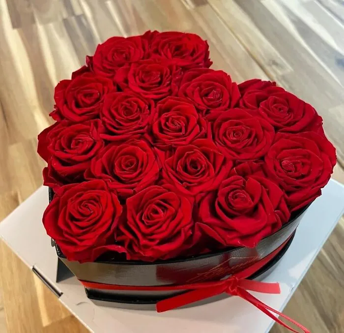 <a style="display:inline;" href="https://www.amazon.com/GLAMOUR-BOUTIQUE-16-Piece-Forever-Flowers/dp/B0BBBG4QMF?ie=UTF8&linkCode=ll1&tag=bplion-20&linkId=9059dcff9d71d573f9eeda98ab3caf04&language=en_US&ref_=as_li_ss_tl " target="_blank"> "I always liked getting <span Style="Font:inherit;color:#d74b1f;"> flowers</Span> delivered to me while I was at work. I know it's not manly or whatever, but the attention was nice." - <span Style="Font:inherit;color:#808080"> rhymes_w_garlic</Span>