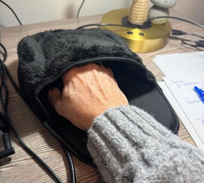 Warm Up To Productivity With This <a Style="Display:inline;" Href="Https://Www.amazon.com/Heated-Computer-Mouse-Hand-Warmer/Dp/B082nyf73c?ie=utf8&linkcode=ll1&tag=bpgazelle-20&linkid=343c78f4eff4d9d97f775b2a117a28fa&language=en_us&ref_=as_li_ss_tl" Target="_blank"><span Style="Font: Inherit; Color: #d74b1f;"> Mousepad Hand Warmer </Span>, A Cozy Companion For Chilly Workspaces And Cold Fingers