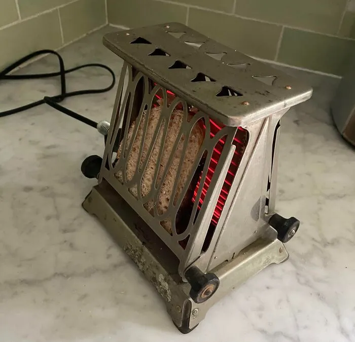 I Inherited This Toaster From The 1920s Around 10 Years Ago And It Has Worked Great Every Single Day