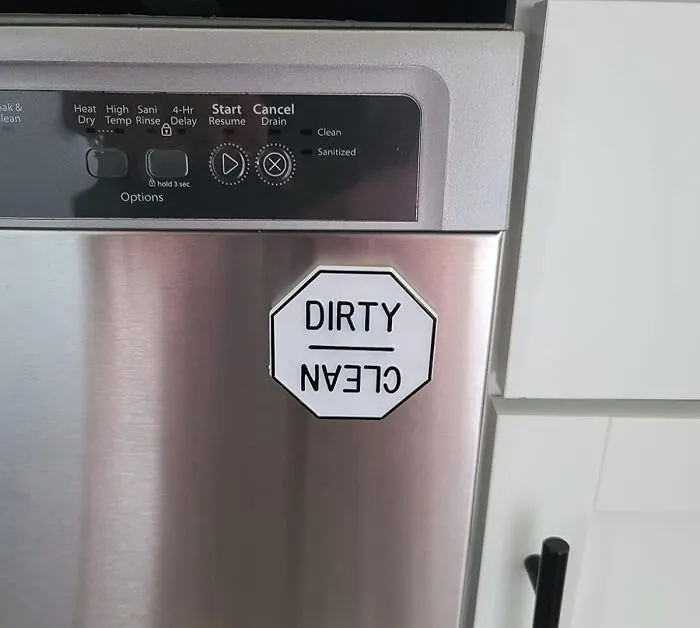 The Ultimate Relationship Status Update For Your Kitchen: This <a Style="Display:inline;" Href="Https://Www.amazon.com/Fox-Run-5935-Dishwasher-Magnet/Dp/B000pezyne?ie=utf8&th=1&linkcode=ll1&tag=bpgecko-20&linkid=24ba0d761a640cf516c9402336071957&language=en_us&ref_=as_li_ss_tl" Target="_blank"><span Style="Font: Inherit; Color: #d74b1f;"> Clean/Dirty Dishwasher Magnet</Span> Keeps Everyone On The Same Page (And Prevents Any, Ahem, "Dirty" Looks)