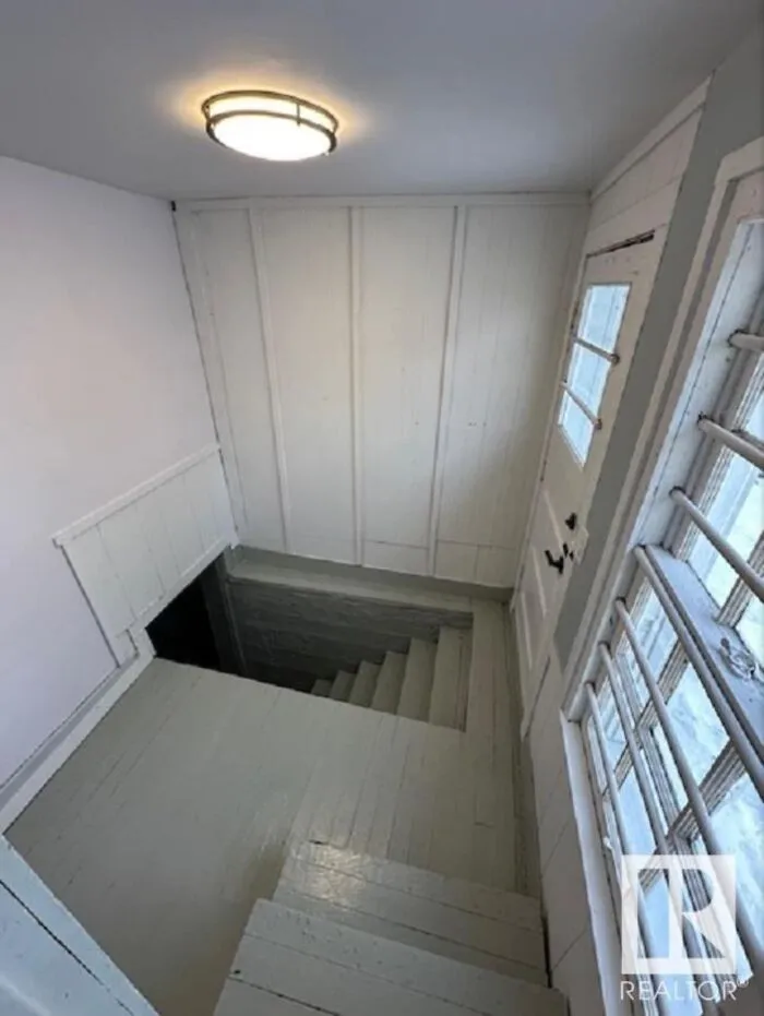 LOL LOL Realty Listing In Edmonton. See Where The Back Door Is?