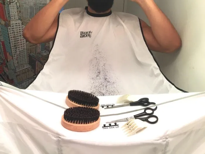 Shave Yourself The Mess With This <a Style="Display:inline;" Href="Https://Www.amazon.com/Beard-Bib-Shaving-Trimmer-Catcher-Net/Dp/B01kba8eaq?ie=utf8&th=1&linkcode=ll1&tag=bptoucan-20&linkid=7710ea6f05c91f0fdb9e2680a83c5146&language=en_us&ref_=as_li_ss_tl" Target="_blank"><span Style="Font: Inherit; Color: #d74b1f;"> Beard Shaving Bib</Span> That Keeps Your Sink (And Your Significant Other) Hair-Free