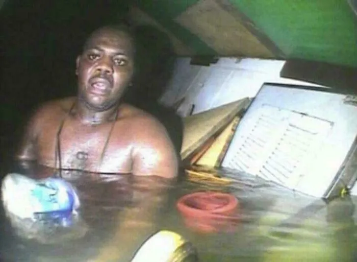 En 2013, Harrison Okene pasó 60 horas bajo el agua, en total oscuridad, después de que su embarcación volcara a 20 millas de la costa de Nigeria y se hundiera hasta el fondo del mar.