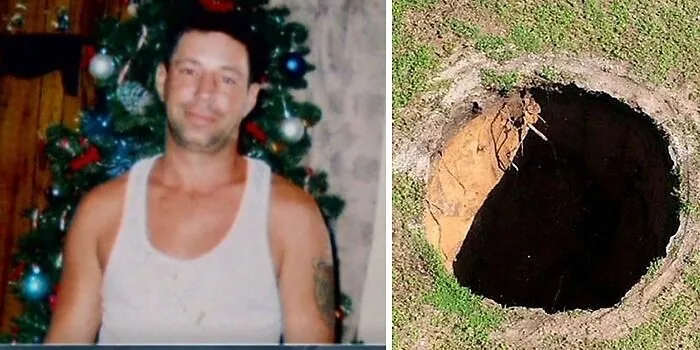 Hombre junto a un árbol de Navidad y un socavón en el suelo, ilustrando un suceso increíble.