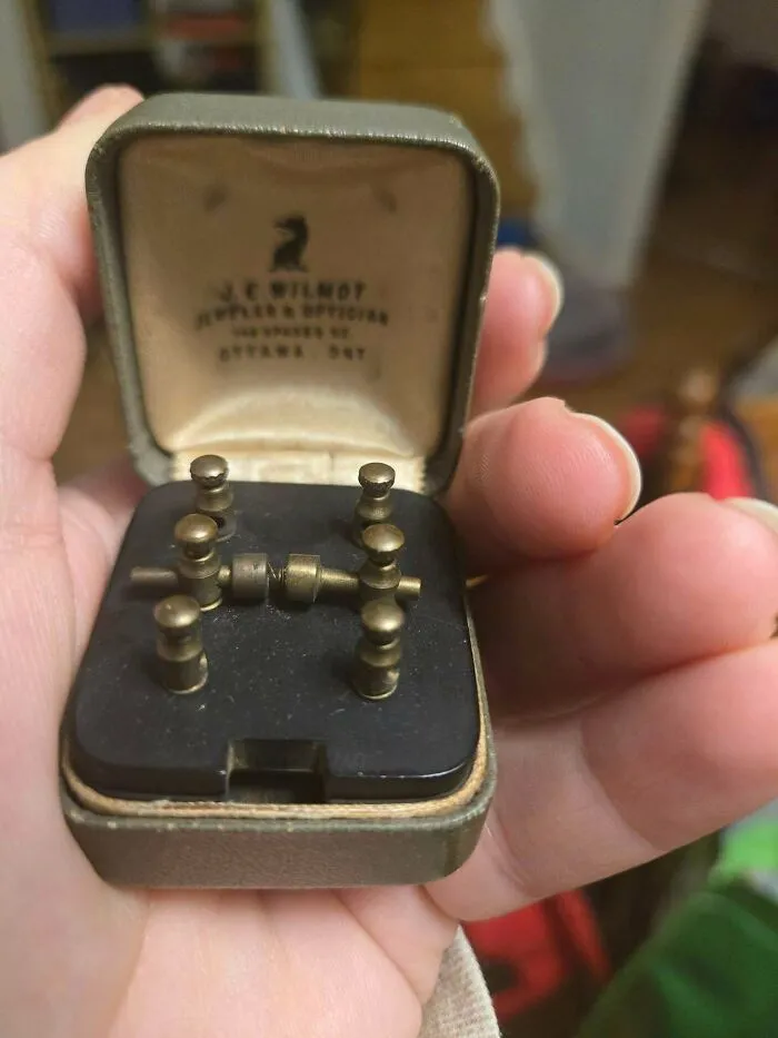 Small Handheld Thing In A Ring Box Has An Electric Coil On The Bottom Of The Insert