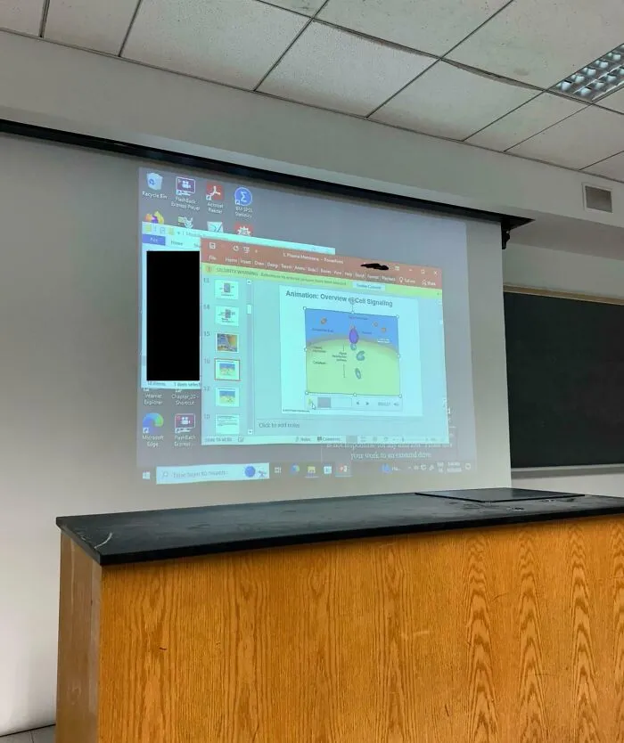 El profesor se niega a enseñarnos los powerpoints en pantalla completa, no se ve casi nada