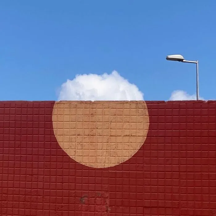 This Photographer Finds Extraordinary Aesthetics In Capturing Spontaneous Moments (70 Pics)