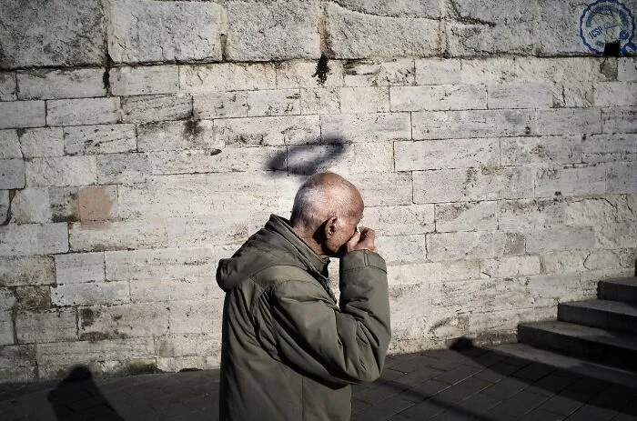 Photographer Captures 30 Spontaneous Moments That Are Too Good To Be Staged
