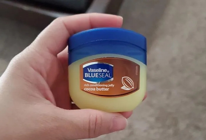 <a style="display:inline;" href="https://www.amazon.com/Vaseline-Therapy-Cocoa-Butter-6-Pack/dp/B0BTZY4TCR?ie=UTF8&th=1&linkCode=ll1&tag=bppear-20&linkId=4e068310965fd06f5b2df9ab22a7dc64&language=en_US&ref_=as_li_ss_tl " target="_blank"> "<span Style="Font:inherit;color:#d74b1f;">Vaseline</Span>. I also use it as a lip balm and to remove eye make up." - <span Style="Font:inherit;color:#808080"> sweetjaaane</Span>