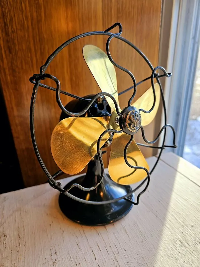 100 Years Old And This 1925 Ge 6" Desk Fan Still Looks And Works Great. Still Has Its Original Paint. Converted To Have 2 Speeds, And Wiring Replaced For Safety. United States