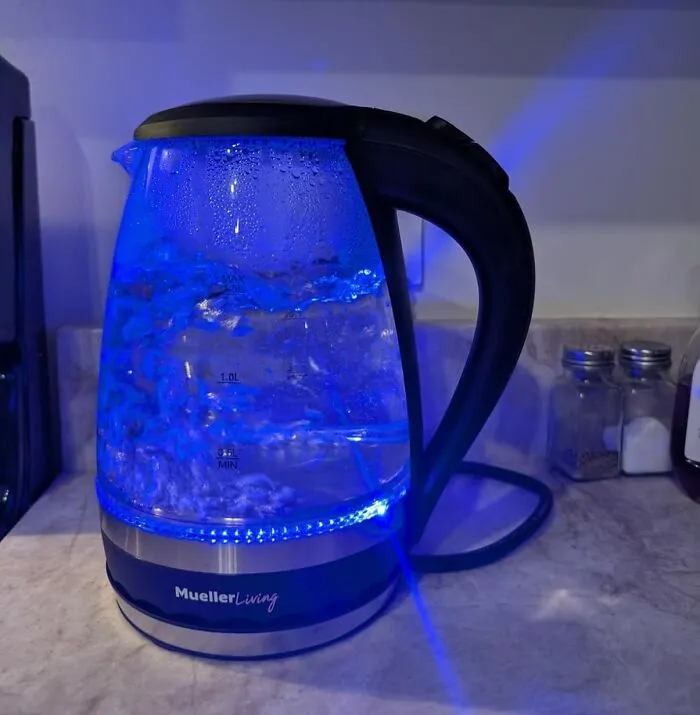 Boil Water In Record Time While Looking Like A Tech Wizard With This <a Style="Display:inline;" Href="Https://Www.amazon.com/Mueller-Electric-Speedboil-Borosilicate-Protection/Dp/B07tz5yhjn?ie=utf8&th=1&linkcode=ll1&tag=bplamb-20&linkid=347e274649eb16e5e4d1bbc2d8e78c18&language=en_us&ref_=as_li_ss_tl" Target="_blank"><span Style="Font: Inherit; Color: #d74b1f;"> Speedboil Kettle With LED Light</Span> That’s A Long-Term Upgrade For Your Morning Routine
