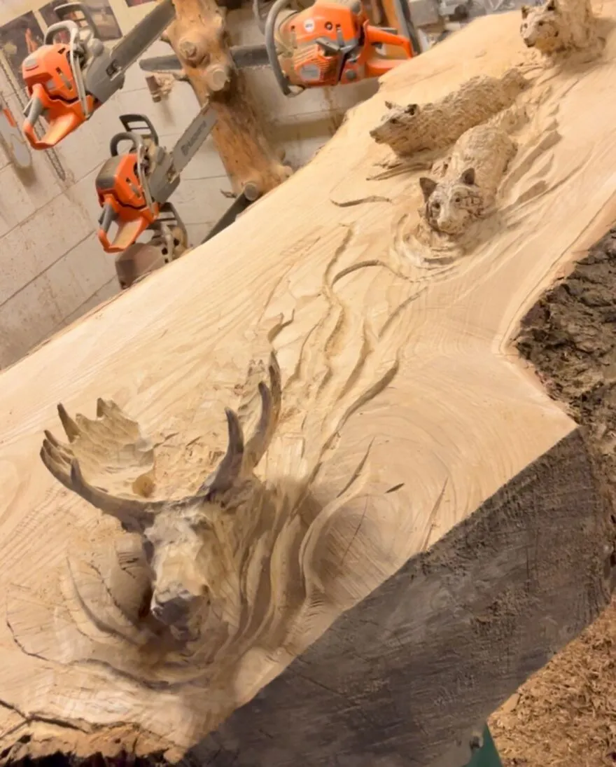 This Chainsaw Sculptor Transforms Logs Into Stunning Works Of Art (20 Pics)