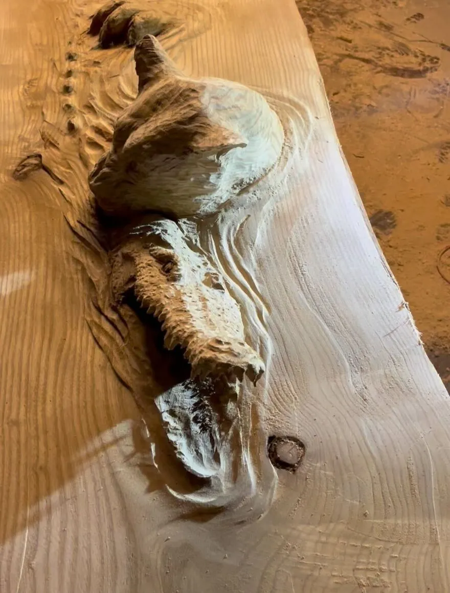 This Chainsaw Sculptor Transforms Logs Into Stunning Works Of Art (20 Pics)