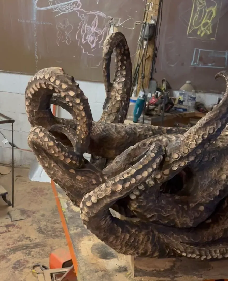 This Chainsaw Sculptor Transforms Logs Into Stunning Works Of Art (20 Pics)