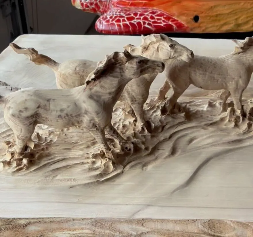 This Chainsaw Sculptor Transforms Logs Into Stunning Works Of Art (20 Pics)