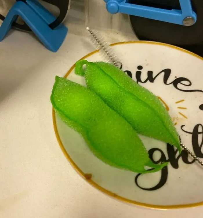 Your Bottles Just Got A Dose Of Unexpected Cuteness, Because The <a Style="Display:inline;" Href="Https://Www.amazon.com/Beans-Shaped-Bottle-Cleaning-Sponge-Set/Dp/B00eztsixs?ie=utf8&linkcode=ll1&tag=bpshark-20&linkid=957ffd1fc64cddb39cf1331d84e9b1fa&language=en_us&ref_=as_li_ss_tl" Target="_blank"><span Style="Font: Inherit; Color: #d74b1f;"> Bottle Cleaning Pea Sponges </Span> Are Here To Scrub Away Grime With Their Charming Pea-Sonality
