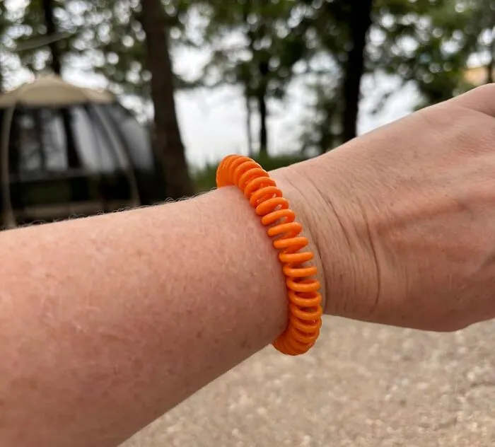 These <a Style="Display:inline;" Href="Https://Www.amazon.com/Cliganic-Mosquito-Repellent-Protection-Waterproof/Dp/B017g1051y?ie=utf8&th=1&linkcode=ll1&tag=bpbutterfly-20&linkid=a150600cfc51332bc3c2c97ed9926096&language=en_us&ref_=as_li_ss_tl" Target="_blank"><span Style="Font: Inherit; Color: #d74b1f;"> Mosquito Repellent Bracelets </Span> Let You Reclaim Your Patio From The Tiny Vampires, Because Citronella Chic Is *definitely* A Vibe