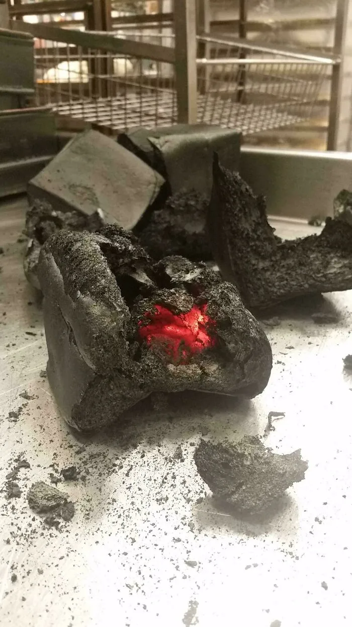Cuando era panadero, alguien dejó una barra de pan en el horno, que también dejó encendida durante la noche.