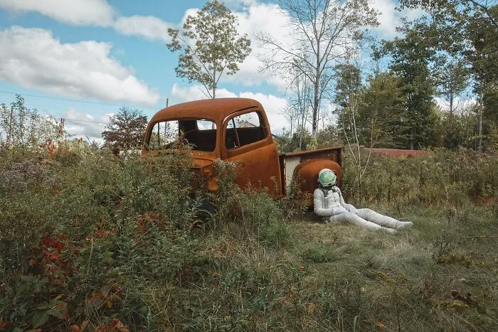 "The Lonely Astronaut": Capturing Self-Portraits In Decaying, Abandoned Environments (40 Pics)