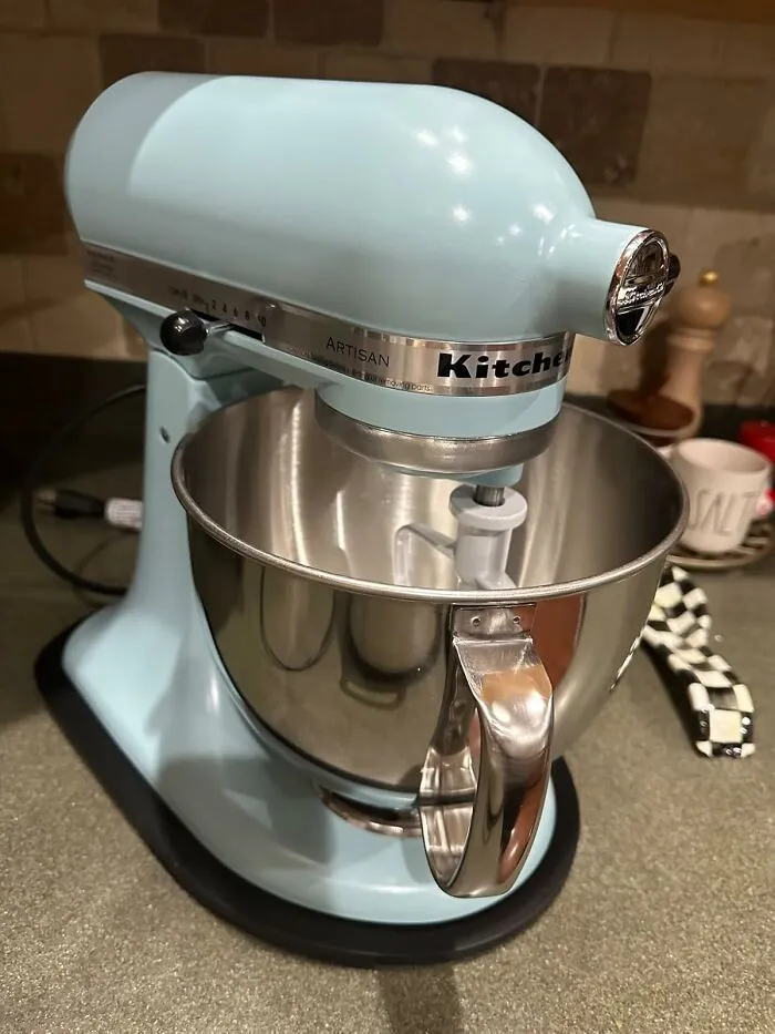 Upgrade Your Baking Game For Life With This <a Style="Display:inline;" Href="Https://Www.amazon.com/KitchenAid-Ksm150pser-Artisan-Tilt-Head-Pouring/Dp/B00005up2p?ie=utf8&linkcode=ll1&tag=bplamb-20&linkid=672596a1f31b3107df44725ae068cdf2&language=en_us&ref_=as_li_ss_tl" Target="_blank"><span Style="Font: Inherit; Color: #d74b1f;"> Kitchen Aid Mixer</Span> That’s The Ultimate Investment In Dough, Batter, And Kitchen Cred