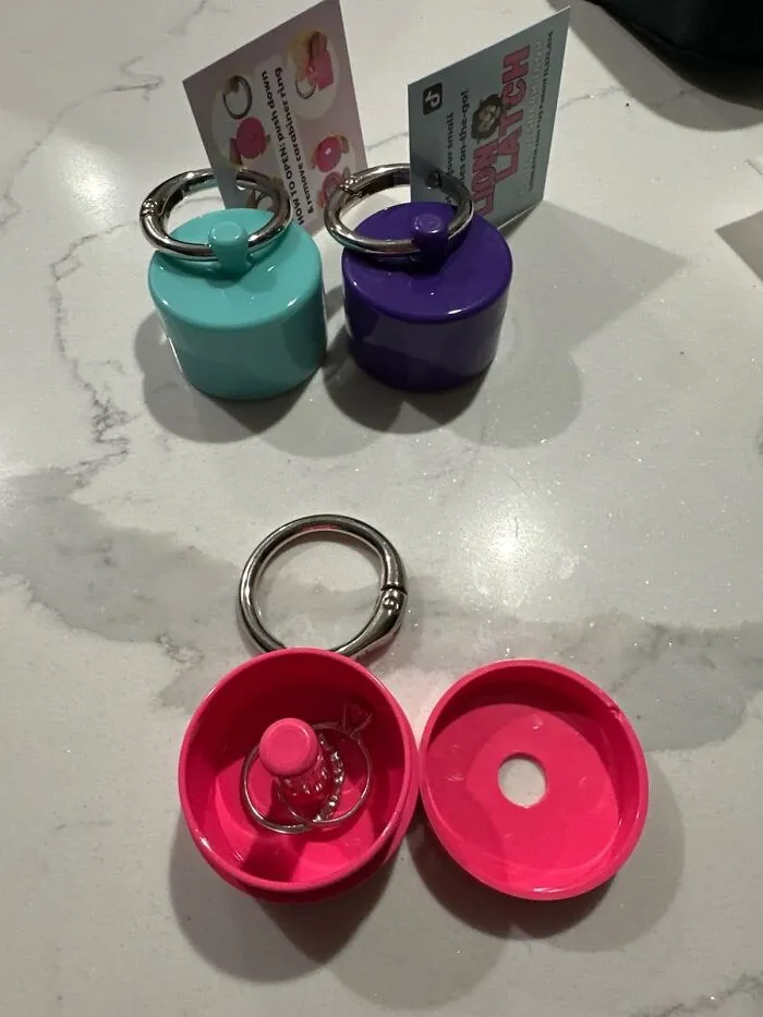 Keep Your Tiny Treasures Safe And Within Reach With <a Style="Display:inline;" Href="Https://Www.amazon.com/Lion-Latch-Jewelry-Keychain-Container/Dp/B076n5m2pm?ie=utf8&th=1&linkcode=ll1&tag=bppeacock-20&linkid=0798852815bcdb0b4eb5772b21d03c5e&language=en_us&ref_=as_li_ss_tl" Target="_blank"><span Style="Font: Inherit; Color: #d74b1f;"> Lion Latch Keychain Storage </Span>. This Clever Container Attaches To Your Keys And Stores Small Essentials Like Rings, Pills, Or Other Tiny Items, So You Can Stay Organized And Stylish On-The-Go!