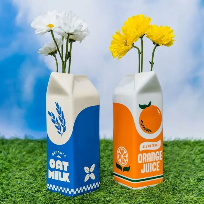 Your Flowers Deserve A Quirky Home, So Give Them The <a Style="Display:inline;" Href="Https://Www.amazon.com/Ban-Do-Vintage-Inspired-Decorative-Porcelain/Dp/B082dm7b84?content-ID=amzn1.sym.c5787da2-212d-48eb-A894-9ea5a87adeb3%3aamzn1.sym.c5787da2-212d-48eb-A894-9ea5a87adeb3&crid=25n4ynfctvq53&cv_ct_cx=fun%2bvase&keywords=fun%2bvase&pd_rd_i=b082dm7b84&pd_rd_r=48864875-0098-451c-B7bb-4bd0d36c3f29&pd_rd_w=qqkno&pd_rd_wg=oaiao&pf_rd_p=c5787da2-212d-48eb-A894-9ea5a87adeb3&pf_rd_r=1h2tvtyxjs3fqawteasw&qid=1740065183&sbo=rzvfv%2f%2fhxdf%2bo5021pansa%3d%3d&sprefix=fun%2bvas%2caps%2c229&sr=1-3-6024b2a3-78e4-4fed-8fed-E1613be3bcce-Spons&sp_csd=d2lkz2v0tmftzt1zcf9zzwfyy2hfdghlbwf0awm&th=1&linkcode=ll1&tag=bpshark-20&linkid=1271ffbfa1df6a27cd4e69a129f3c0bc&language=en_us&ref_=as_li_ss_tl" Target="_blank"><span Style="Font: Inherit; Color: #d74b1f;"> Orange Juice Or Milk Carton Vase </Span> That’s Equal Parts Eco-Friendly And Unexpectedly Cute