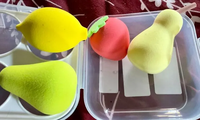 Your Skincare Routine Just Got A Fruity Twist, Because The <a Style="Display:inline;" Href="Https://Www.amazon.com/Unaone-Makeup-Professional-Sponge-Foundation/Dp/B0b6yymlnb?ie=utf8&linkcode=ll1&tag=bpshark-20&linkid=355c87d6939deecf954daef73af83871&language=en_us&ref_=as_li_ss_tl" Target="_blank"><span Style="Font: Inherit; Color: #d74b1f;"> Fruit Makeup Sponges </Span> Are Here To Blend Your Foundation And Make You Giggle At The Same Time